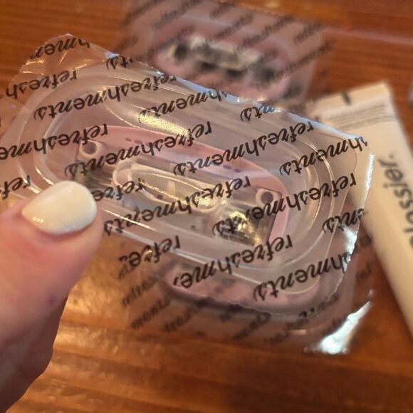 Glossier Makeup Trio with Refresher razors 🪒 refill cartridges - Picture 4 of 13